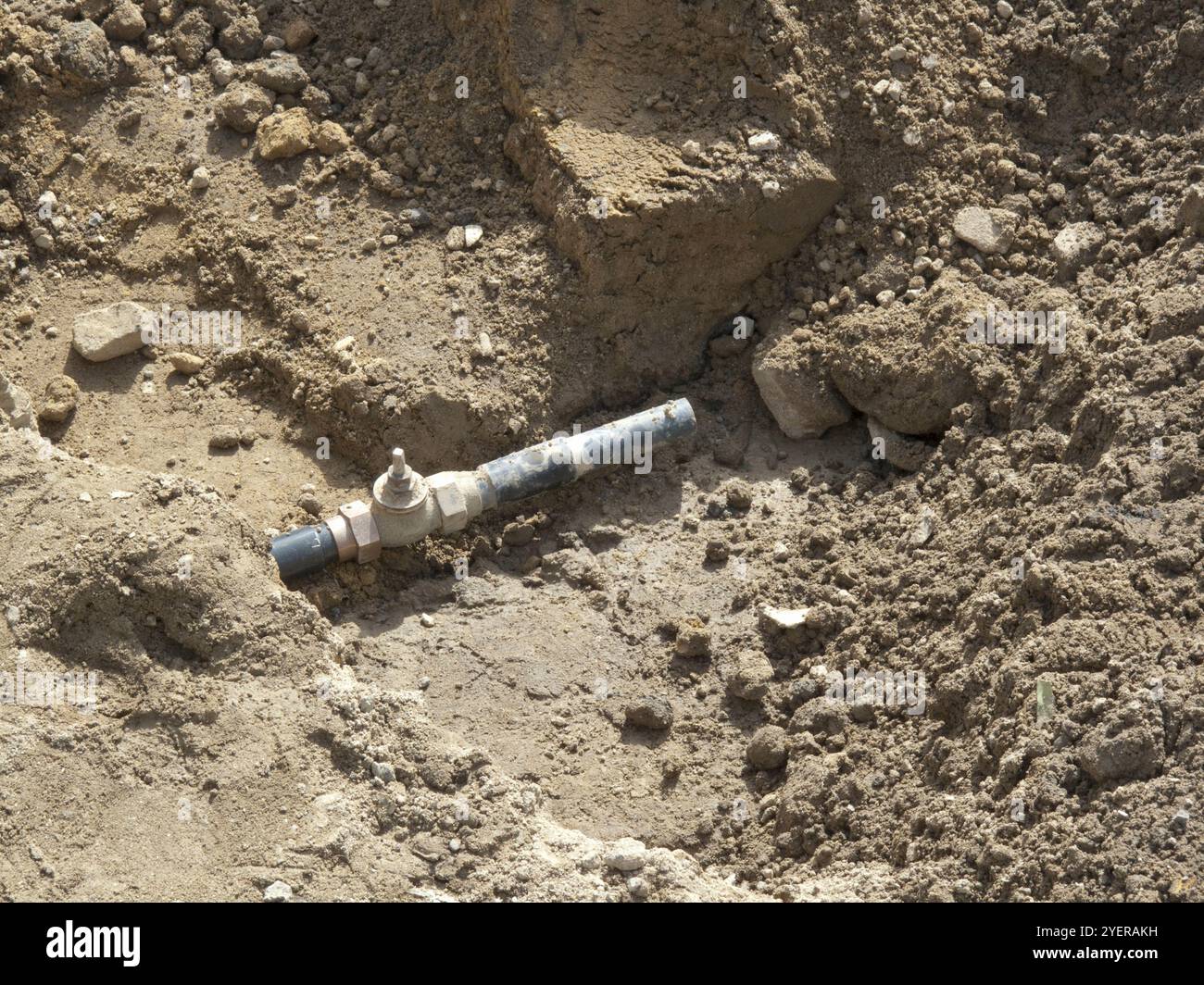 Ausgehobene Wasserleitungen Stockfoto