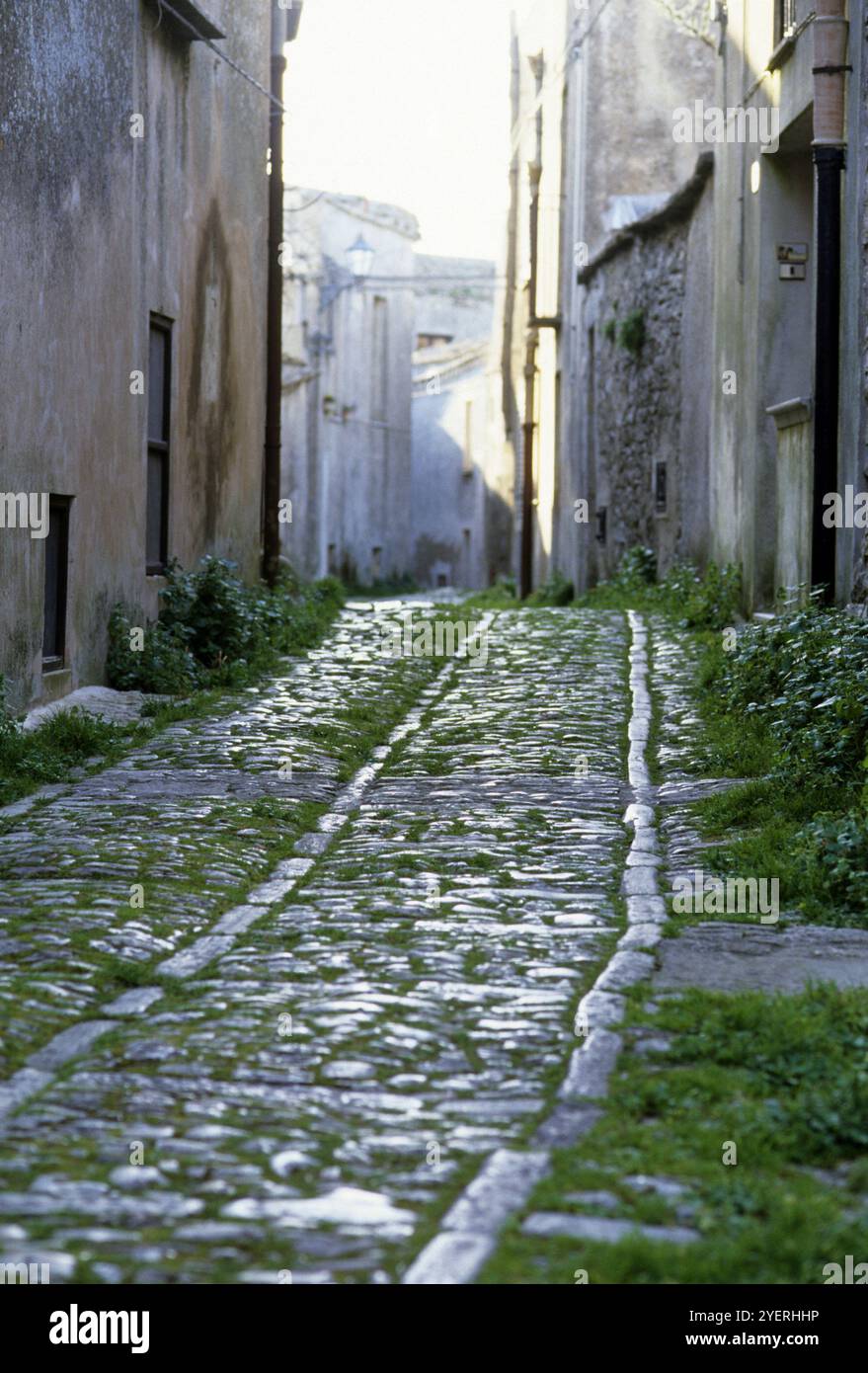 Kopfsteinpflaster in der Gasse Stockfoto