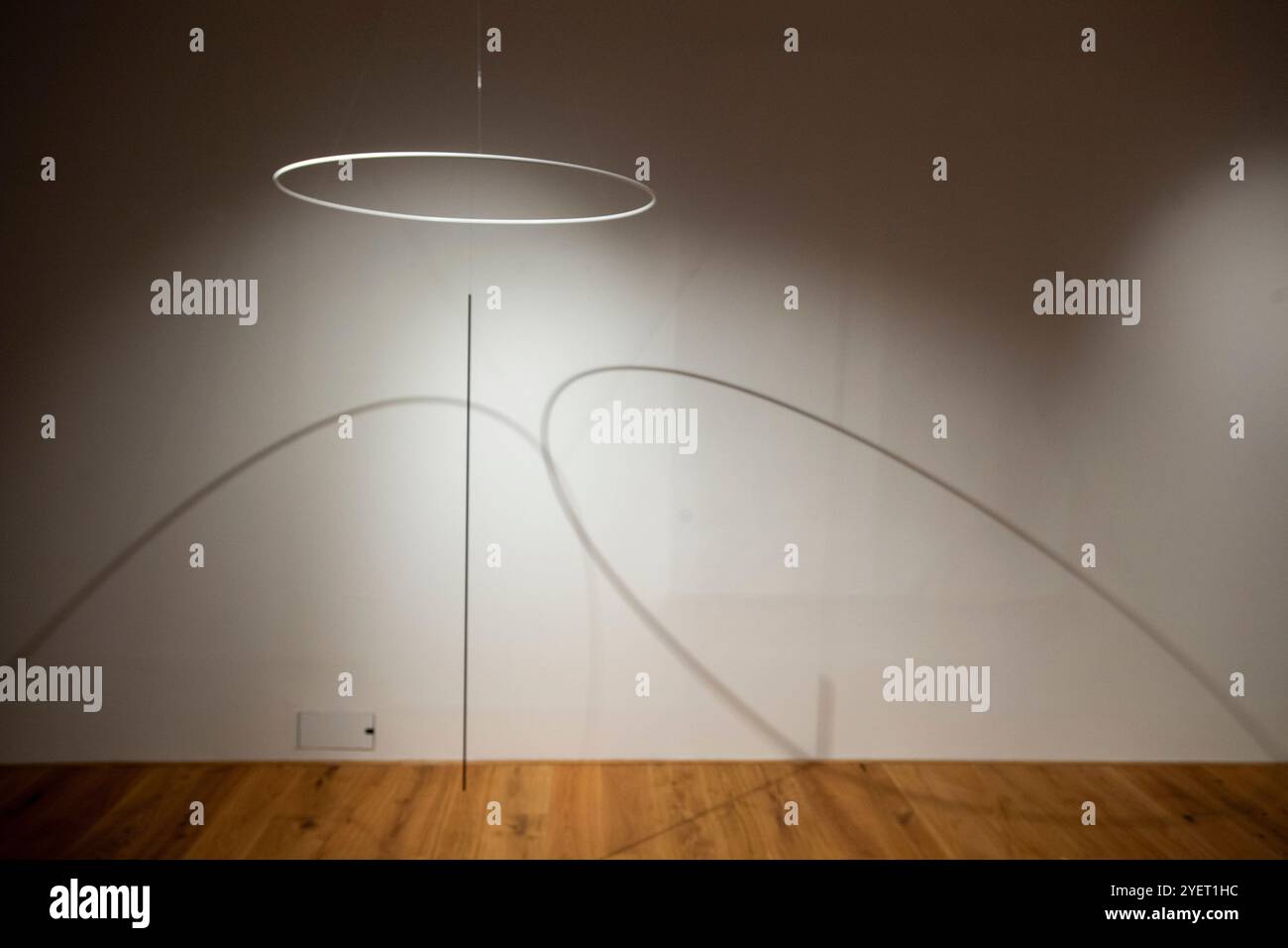 Pardubice, Tschechische Republik. November 2024. Die neue Ausstellung „Karel Malich: Me and the one I Meet“ wird morgen in der GoCar Gallery, Pardubice, am 1. November 2024, eröffnet. Quelle: Josef Vostarek/CTK Photo/Alamy Live News Stockfoto