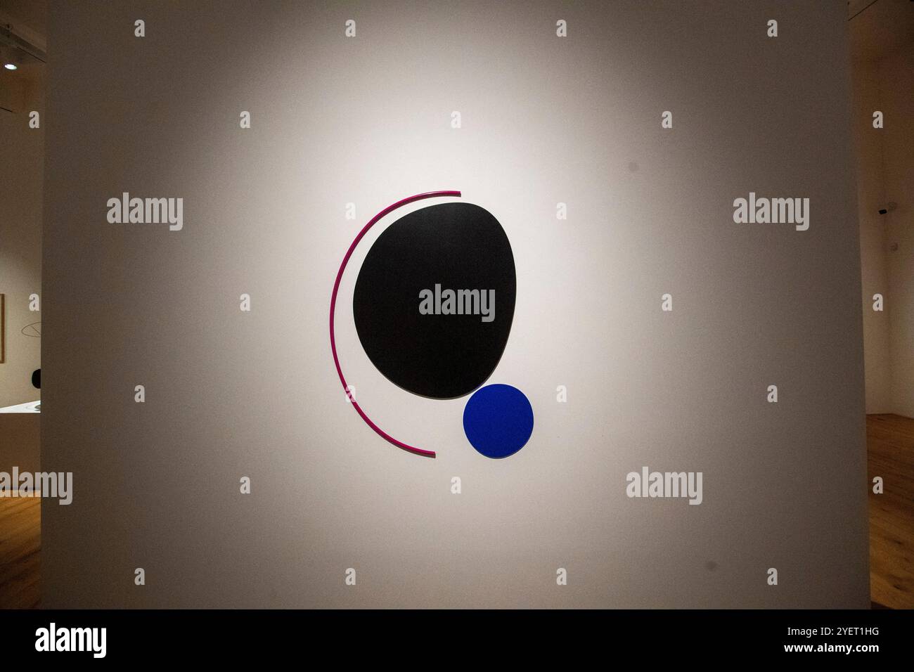 Pardubice, Tschechische Republik. November 2024. Die neue Ausstellung „Karel Malich: Me and the one I Meet“ wird morgen in der GoCar Gallery, Pardubice, am 1. November 2024, eröffnet. Quelle: Josef Vostarek/CTK Photo/Alamy Live News Stockfoto