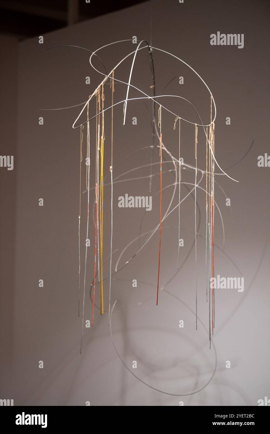 Pardubice, Tschechische Republik. November 2024. Die neue Ausstellung „Karel Malich: Me and the one I Meet“ wird morgen in der GoCar Gallery, Pardubice, am 1. November 2024, eröffnet. Quelle: Josef Vostarek/CTK Photo/Alamy Live News Stockfoto