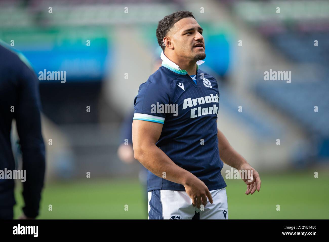 Edinburgh, Schottland, Vereinigtes Königreich, 1. November 2024 - Sione Tuipulotu, Schottlands neuer Kapitän, trainiert mit dem Team vor dem Spiel der Scotland gegen Fiji Autumn Series im Murrayfield Stadium, Edinburgh.- Credit: Thomas Gorman/Alamy News Live Stockfoto