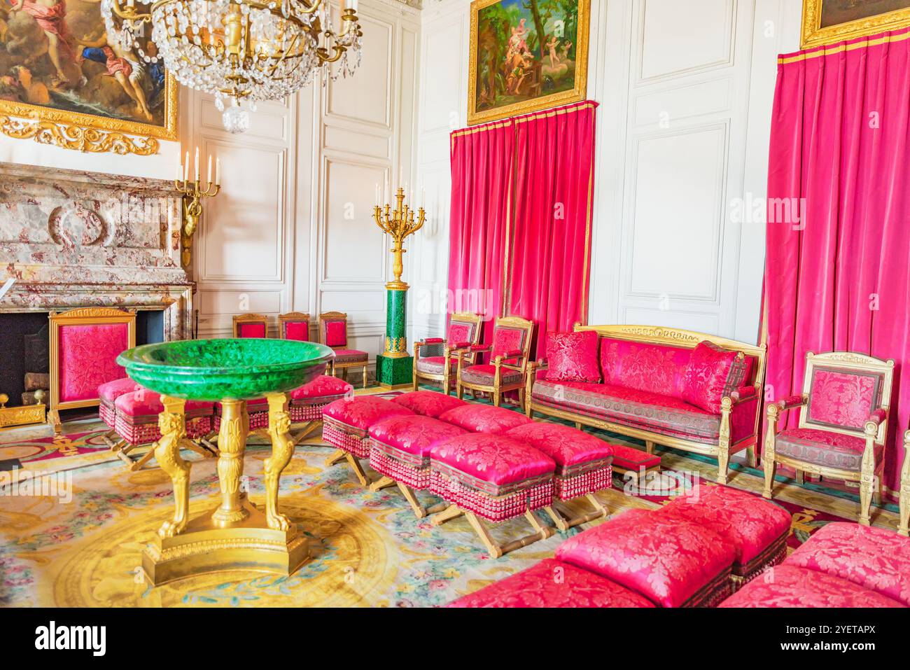 VERSAILLES, Frankreich - 2. Juli 2016: Malachit Salon (Appartements) in das Grand Trianon. Château de Versailles. Frankreich. Stockfoto