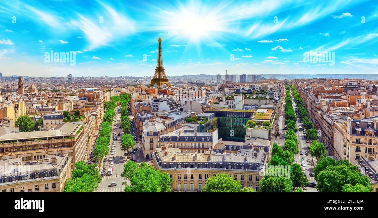 Schöner Panoramablick über Paris vom Dach des triumphalen Arch-Blick auf den Eiffelturm. Stockfoto
