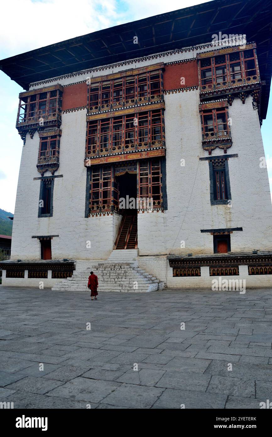 Teilweiser Blick auf den Königspalast, auch bekannt als Dechencholing-Palast, erbaut 1953, in Thimphu, Bhutan Stockfoto