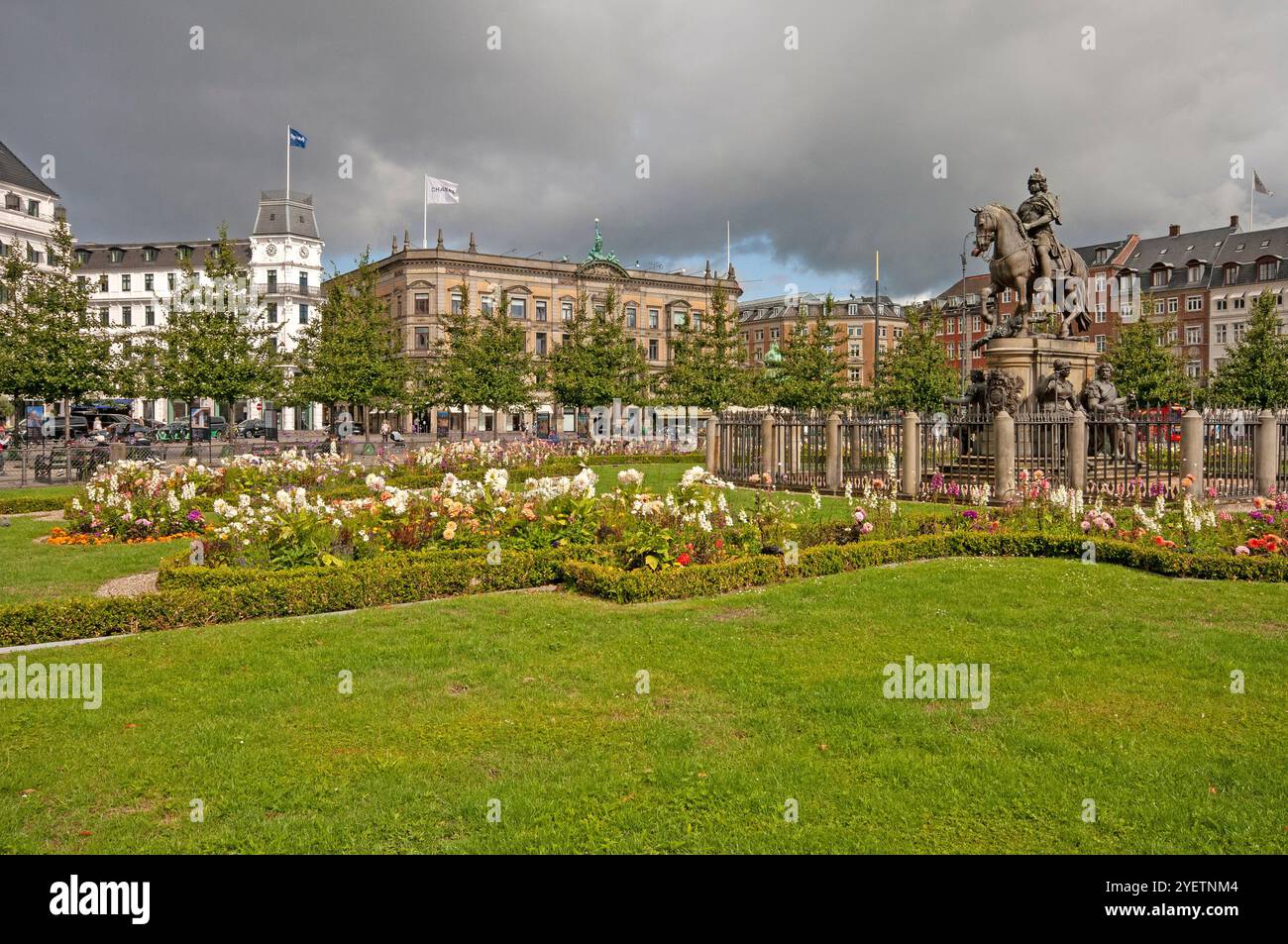 Kongens Nytorv (neuer Königsplatz) mit Reiterstatue von Christian V., Kopenhagen, Dänemark Stockfoto