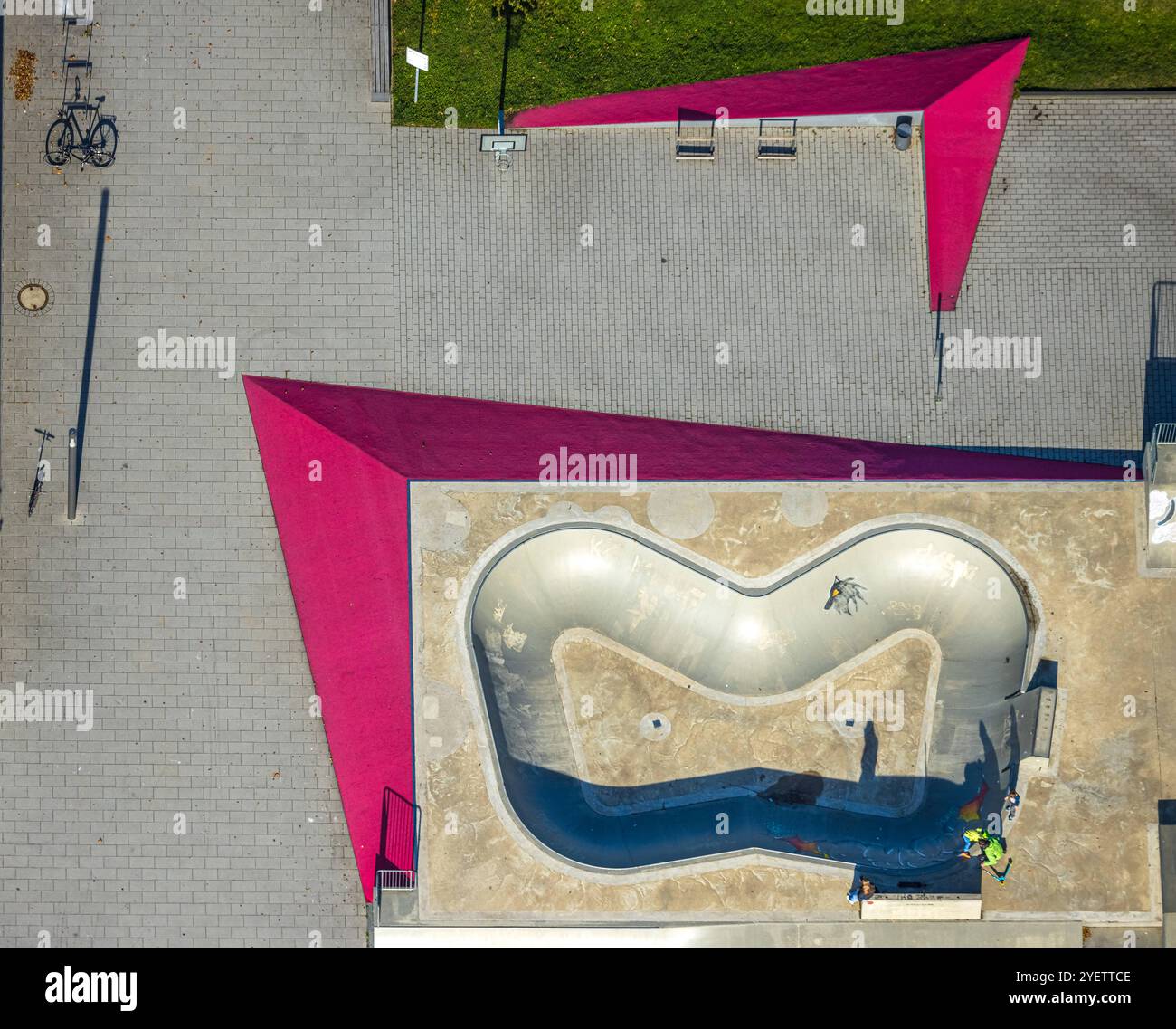 Luftbild, Skatepark an der Sportanlage Campusplatz Nord, Selm, Münsterland, Nordrhein-Westfalen, Deutschland ACHTUNGxMINDESTHONORARx60xEURO *** Luftansicht, Skatepark am Campusplatz Nord, Selm, Münsterland, Nordrhein-Westfalen, Deutschland ATTENTIONxMINDESTHONORARx60xEURO Stockfoto