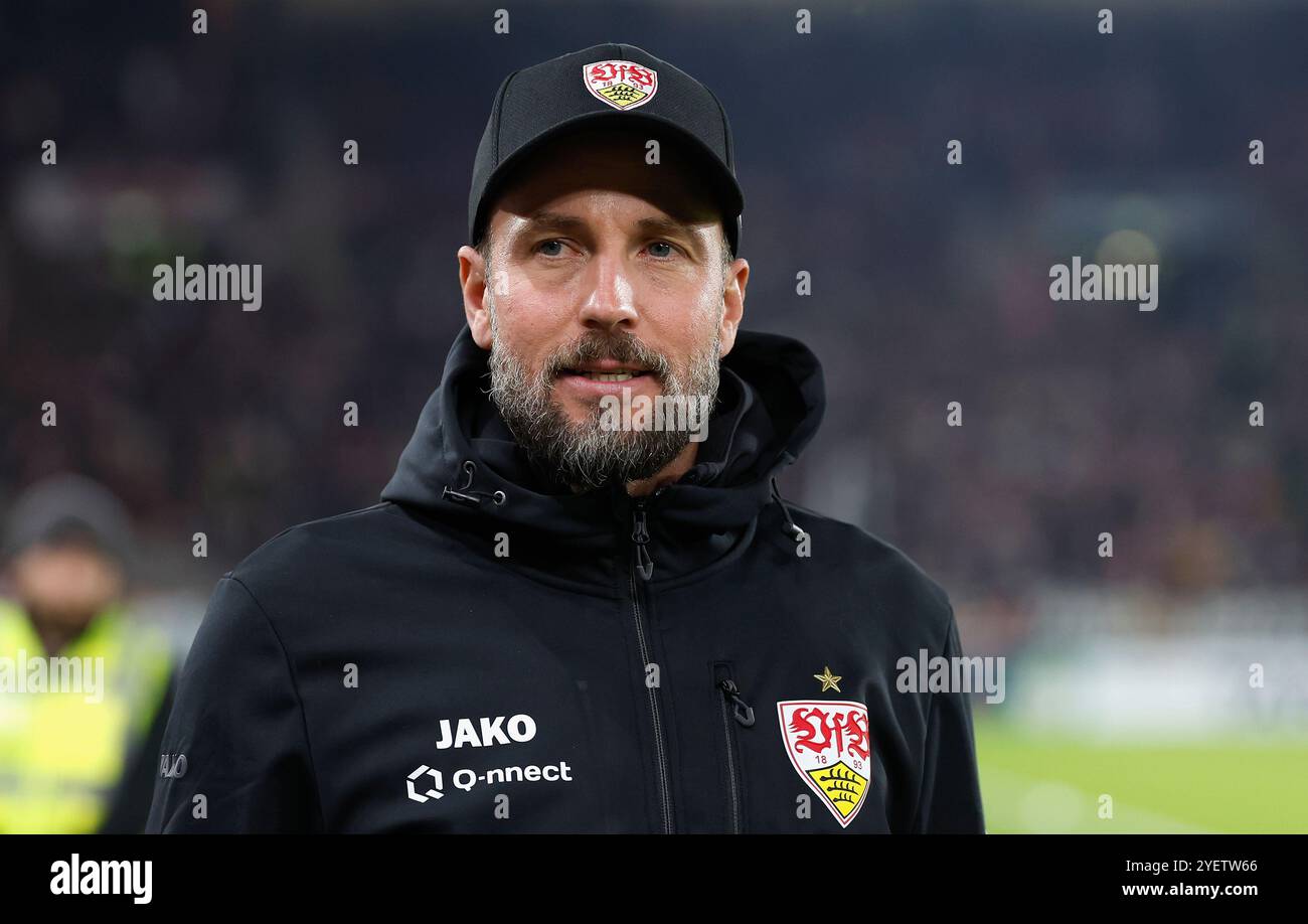 Stuttgart, Deutschland. Oktober 2024. Deutschland, Stuttgart, DFB-Cup, Fußball, VfB Stuttgart - 1. FC Kaiserslautern, MHP Arena, 29. Oktober 2024, Ligaspiel, 2. Runde, Männer, Saison 2024/25 Coach Sebastian Hoeness (VFB Stuttgart), DFB-VORSCHRIFTEN VERBIETEN JEDE VERWENDUNG VON FOTOGRAFIEN ALS BILDSEQUENZEN UND/ODER QUASI-VIDEO. Quelle: HMB Media/Alamy Live News Stockfoto