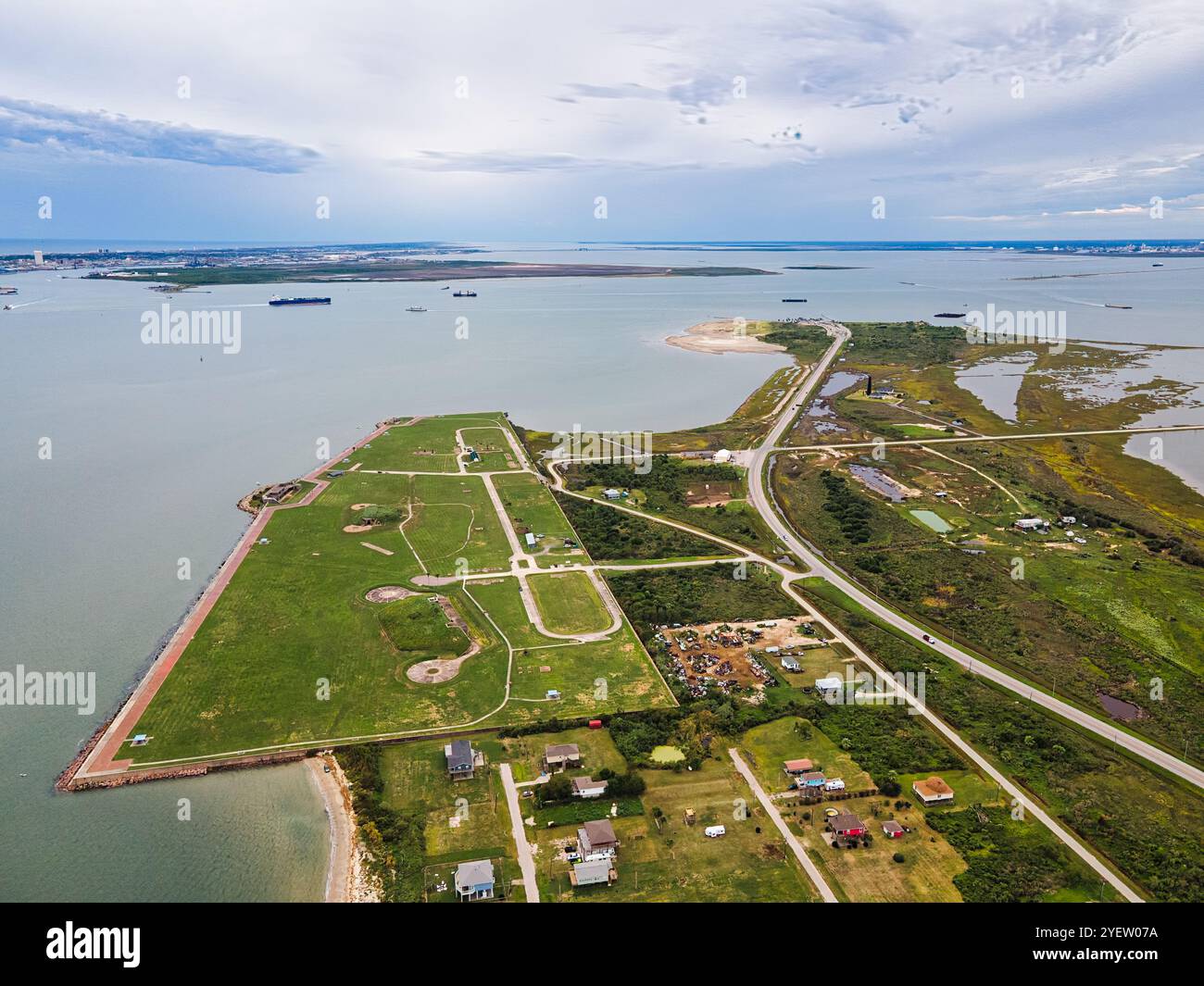 Aus der Vogelperspektive auf Fort Travis und Galveston Bay Stockfoto