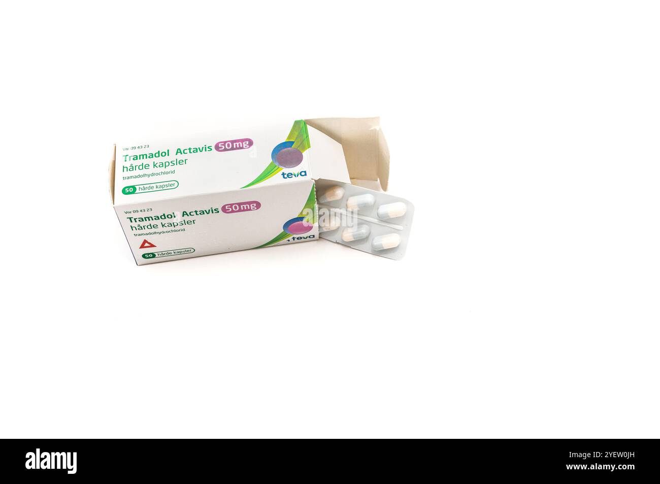 Eine Schachtel Tramadol isoliert auf weißem Hintergrund, kann als Opiat missbraucht werden, Dänemark, 30. Oktober 2024 Stockfoto
