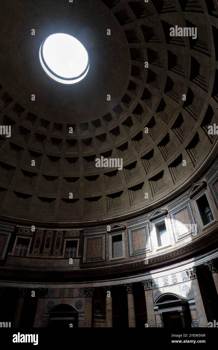 Lichtschacht im Pantheon im Zentrum Roms Stockfoto