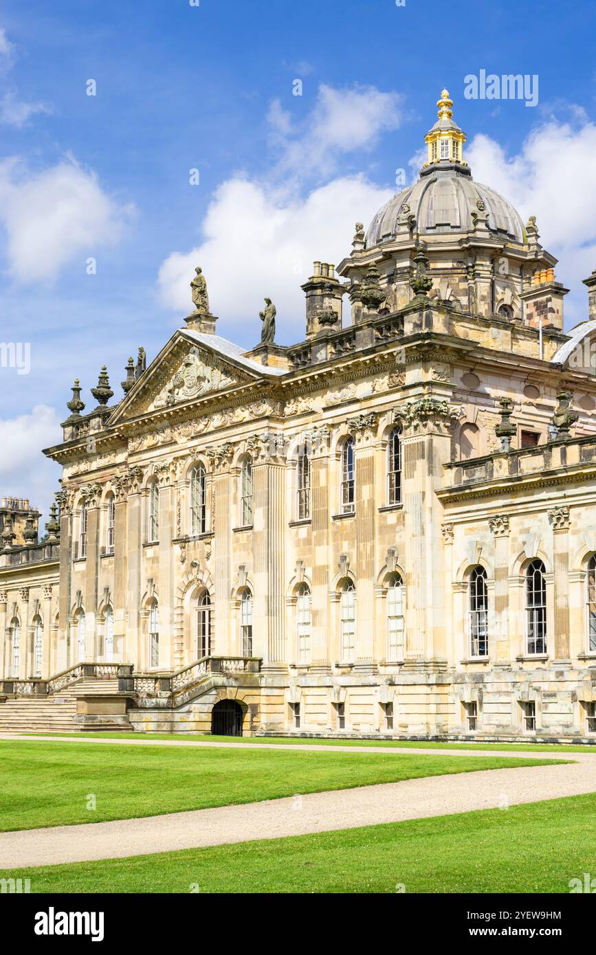 Castle Howard Yorkshire - Südfront und Eingang zu Castle Howard, einem englischen Landhaus in North Yorkshire England Großbritannien GB Europa Stockfoto