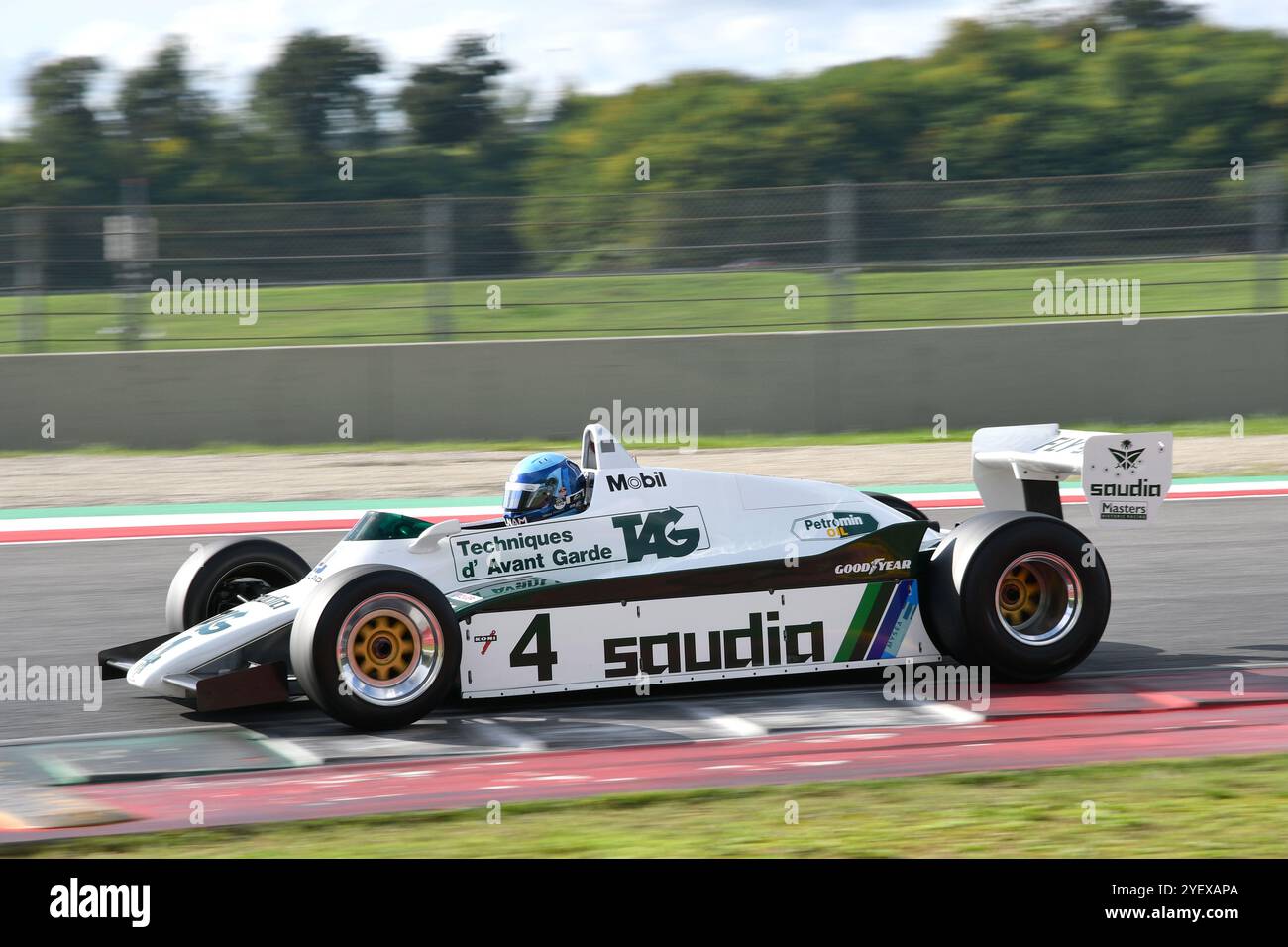 Scarperia, Italien - 12. Oktober 2024: Williams FW08 aus dem Jahr 1982 Ex Keke Rosberg fahren durch unbekannt in Aktion während des Trainings auf dem Mugello Circuit Stockfoto