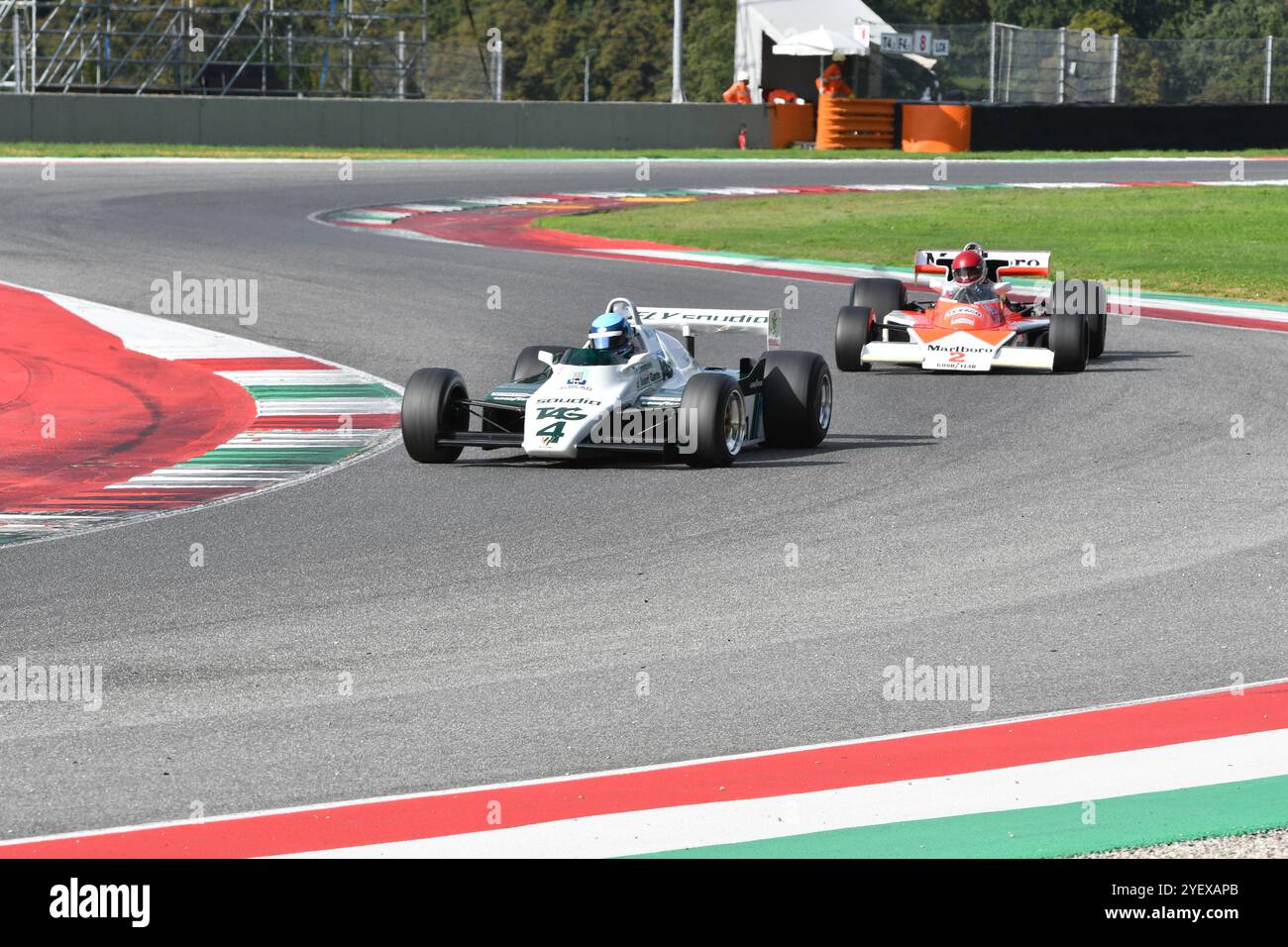 Scarperia, Italien - 12. Oktober 2024: Williams FW08 aus dem Jahr 1982 Ex Keke Rosberg fahren durch unbekannt in Aktion während des Trainings auf dem Mugello Circuit Stockfoto
