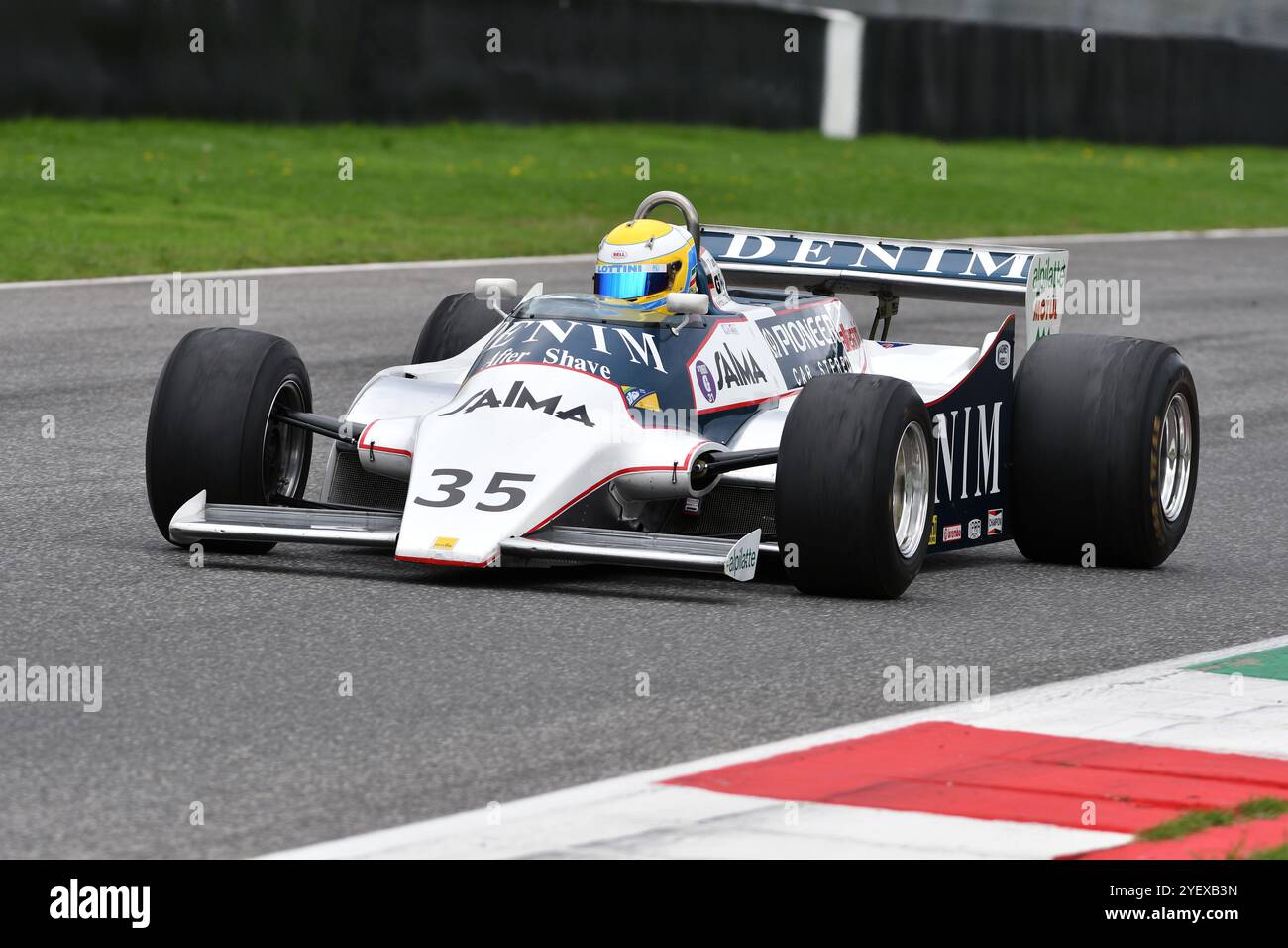 Scarperia, Italien - 12. Oktober 2024: Osella FA1/B des Jahres 1981 Ex Jean Pierre Jarier fahren durch unbekannt in Aktion während der Übungssitzung in Mugello CI Stockfoto