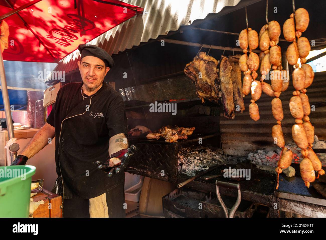 Buenos Aires, Argentinien - 29. Januar 2024 - typische Parillada in einem Restaurant im Viertel La Boca in Buenos Aires, Argentinien Stockfoto