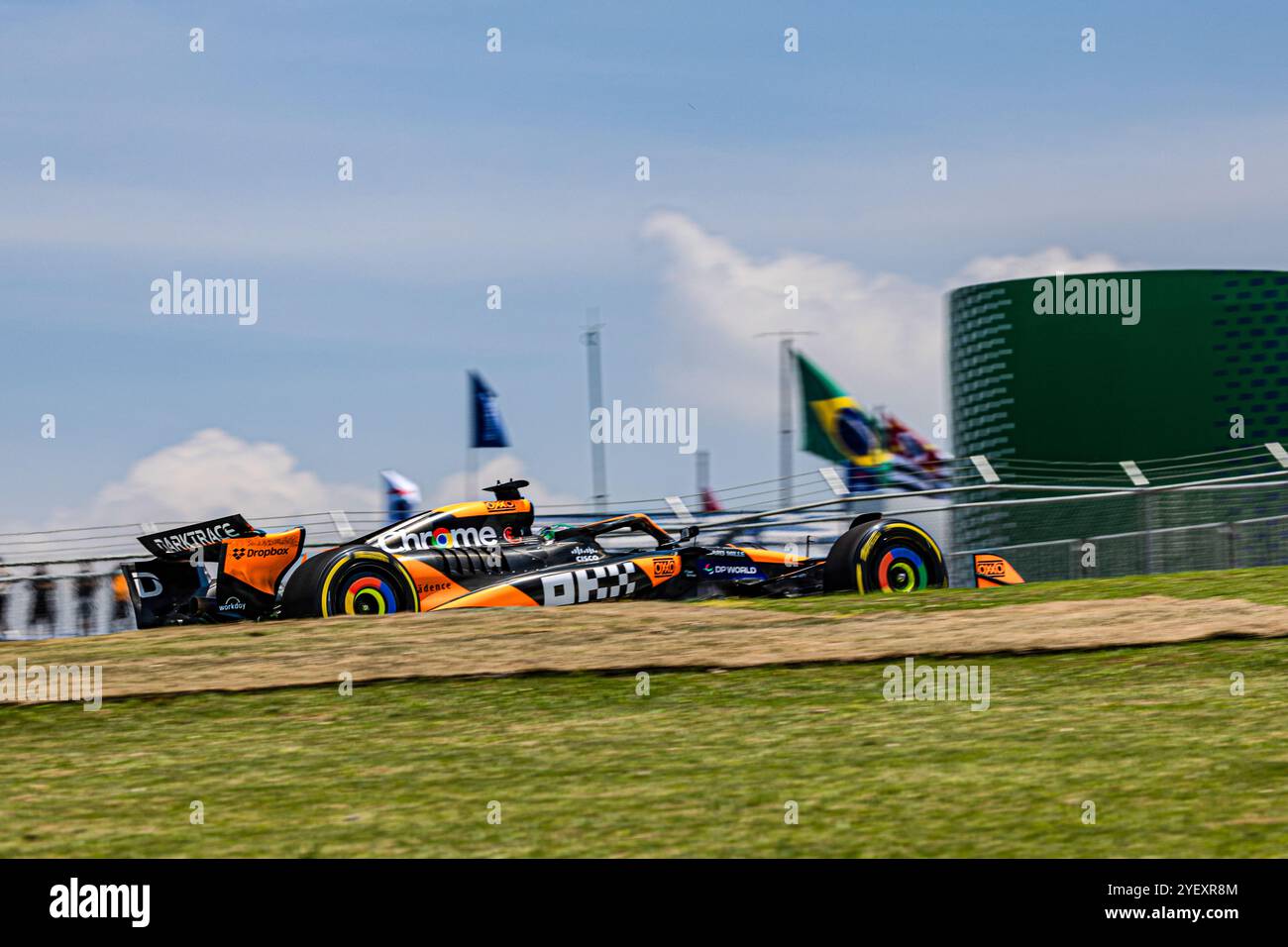 Sao Paulo, Brasilien . Oktober 2024. Oscar Piastri (aus) - McLaren Formel 1 Team - McLaren MCL38 - Mercedes während der Formel 1 Lenovo Grande Premio de Sao Paulo 2024, geplant auf dem Interlagos Circuit, San Paolo, Brasilien, BRA 1.-3. November 2024 - Credit: Alessio de Marco/Alamy Live News Stockfoto