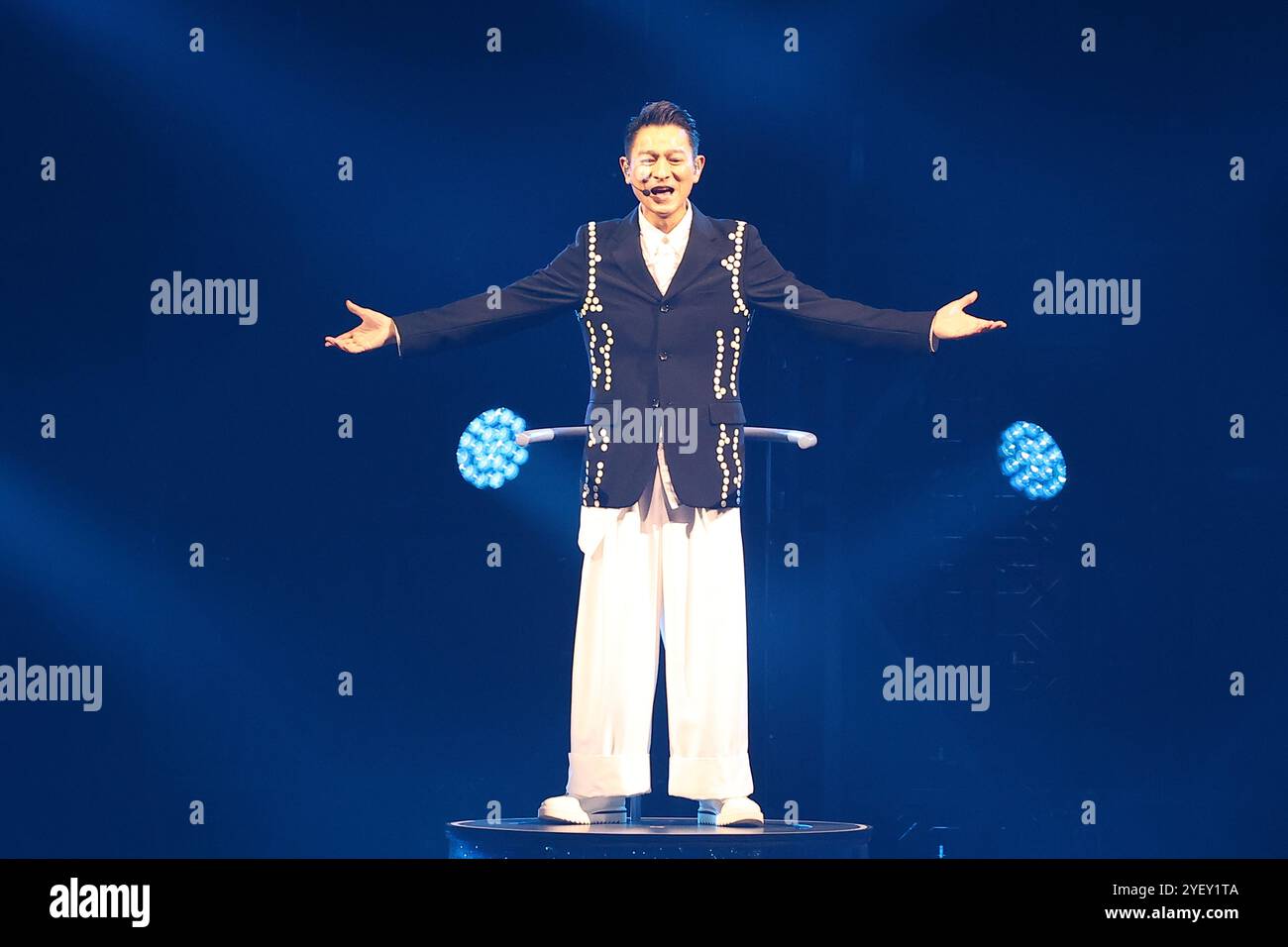 TAIPEI, CHINA – 1. NOVEMBER 2024 – Sänger Andy Lau tritt in der Taipei Arena auf, während der ersten Etappe seiner „Today is the Day“-Tour in Taipei, Taiwan Stockfoto