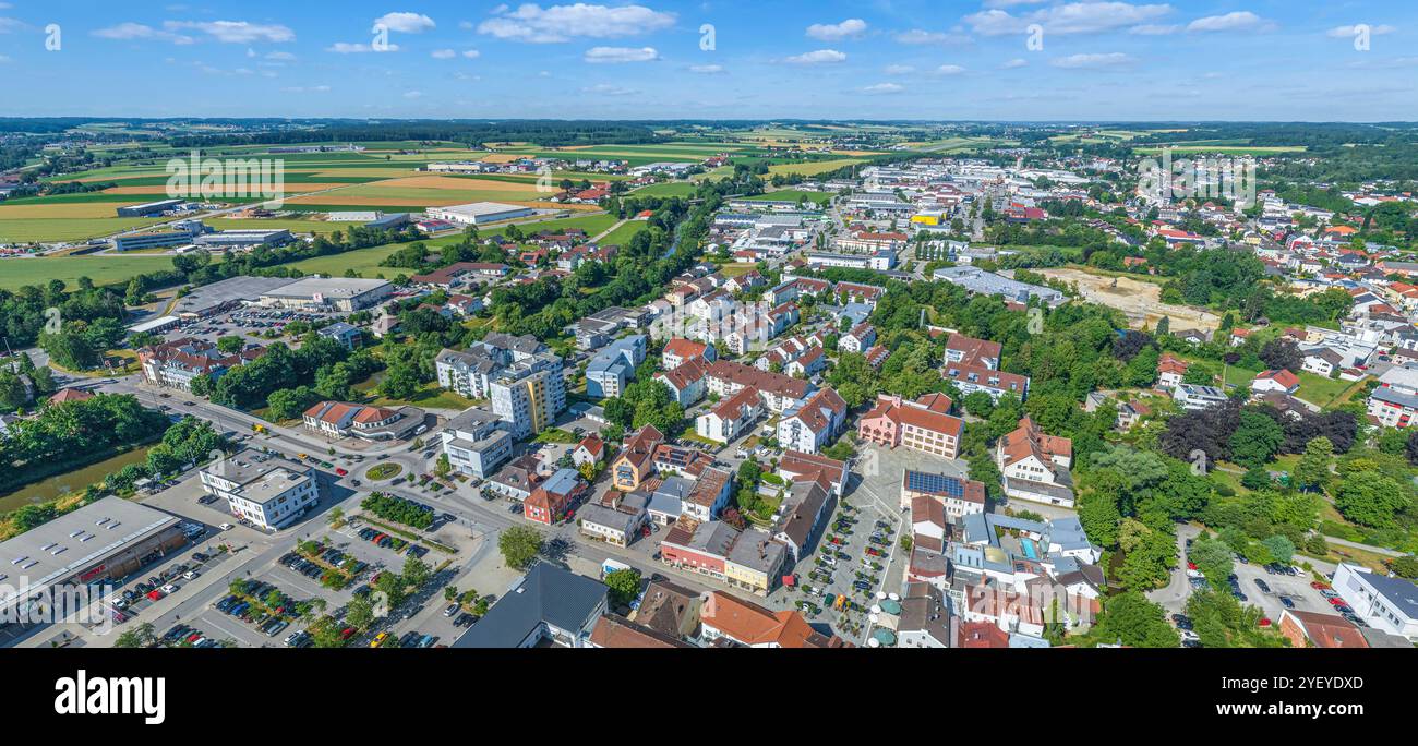 Ausblick auf die Stadt Eggenfelden an der Rott in Ostbayern Eggenfelden, Wirtschaftszentrum des niederbayerischen Kreises RO Eggenfelden Bayern Deutsc Stockfoto