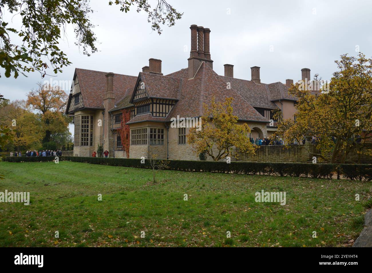 Potsdam, Deutschland - 29. Oktober 2024 - Schloss Cecilienhof (Schloss Cecilienhof). (Foto: Markku Rainer Peltonen) Stockfoto