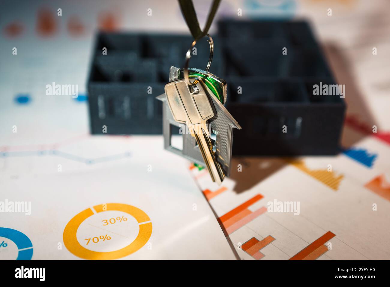 Immobilien Marktwirtschaft Finanzdiagramme Türschlüssel Statistiken Home Querschnitt Preisstatistik Balken Stockfoto