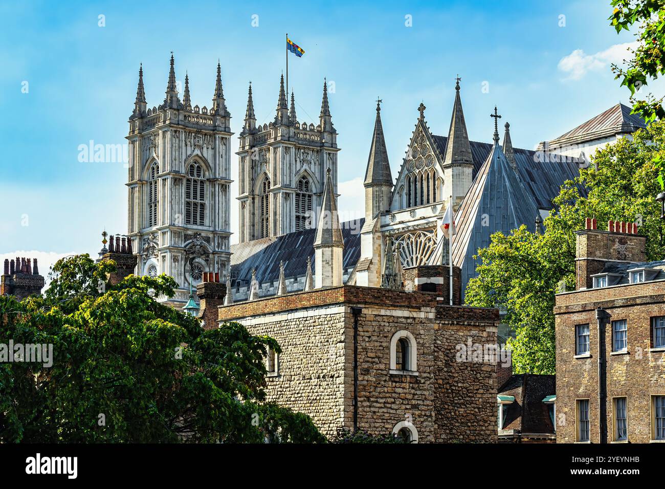 Die beiden gotischen Glockentürme der Westminster Abbey. Die Abtei gehört zum UNESCO-Weltkulturerbe. London, England, Europa Stockfoto