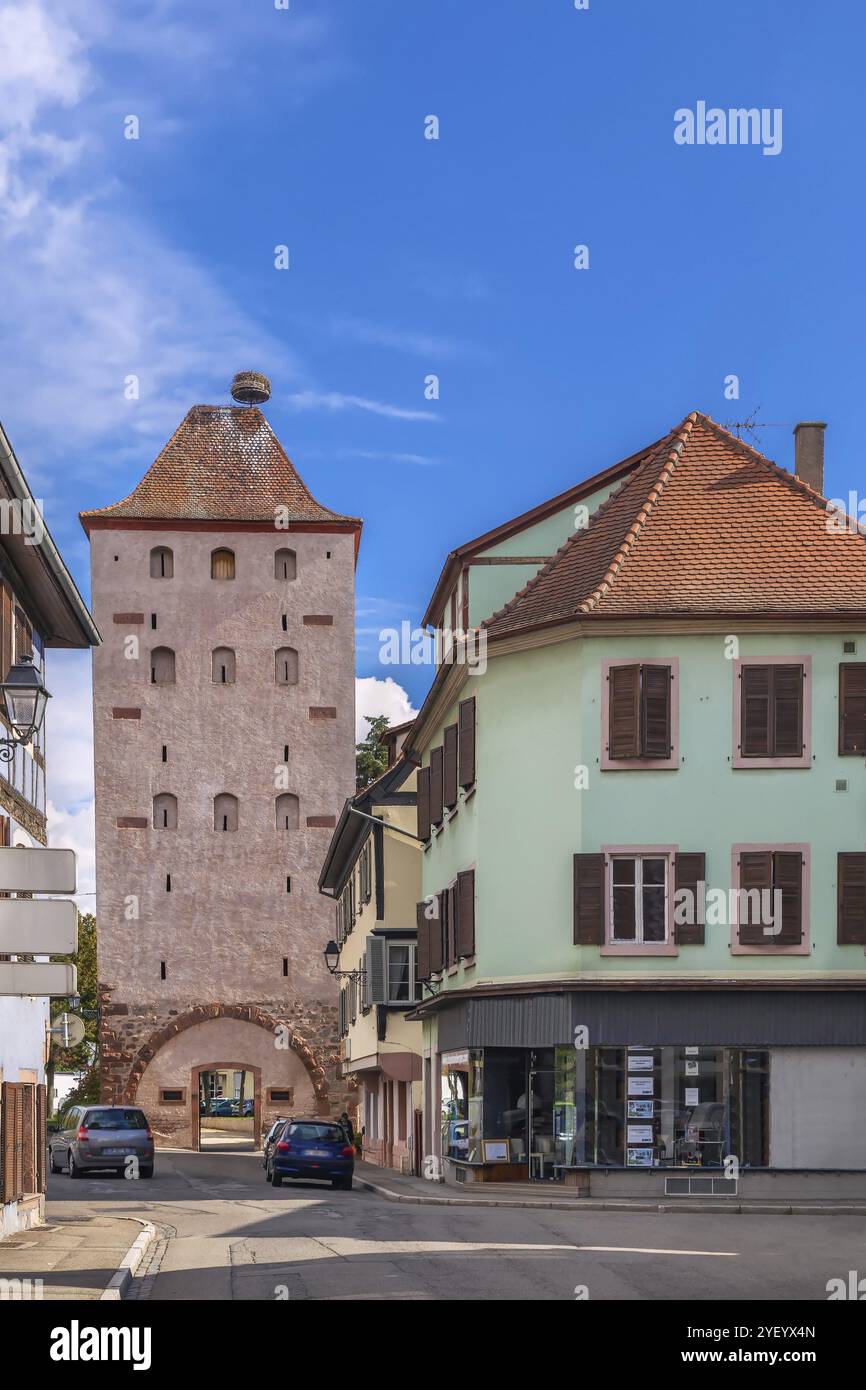 Der Hexenturm ist ein Tor in den mittelalterlichen Stadtmauern von Selestat, Frankreich, Europa Stockfoto