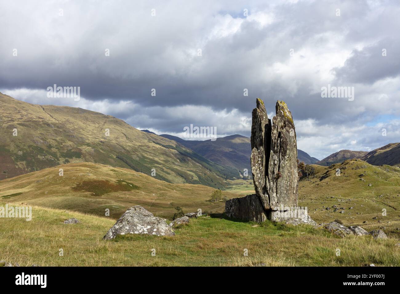 Fionn's Rock, auch betende Hände von Mary, nach der Legende geteilt von Celt Fingal, auch Fionn mac Cumhaill, Felsformation, Aberfeldy, Highlands, SCO Stockfoto