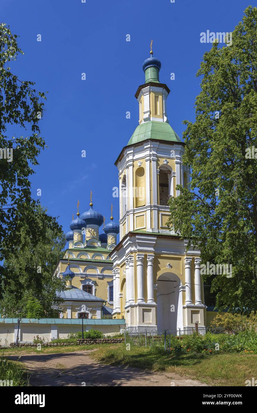 Kirche der Himmelfahrt der Heiligen Jungfrau am Ufer des Seliger-Sees, Ostaschkow, Russland, Europa Stockfoto