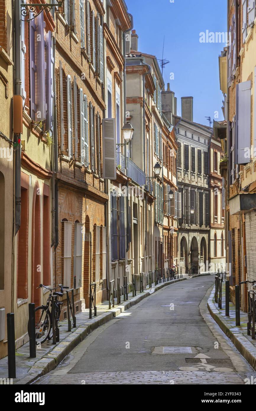 Enge Straße im historischen Zentrum von Toulouse, Frankreich, Europa Stockfoto