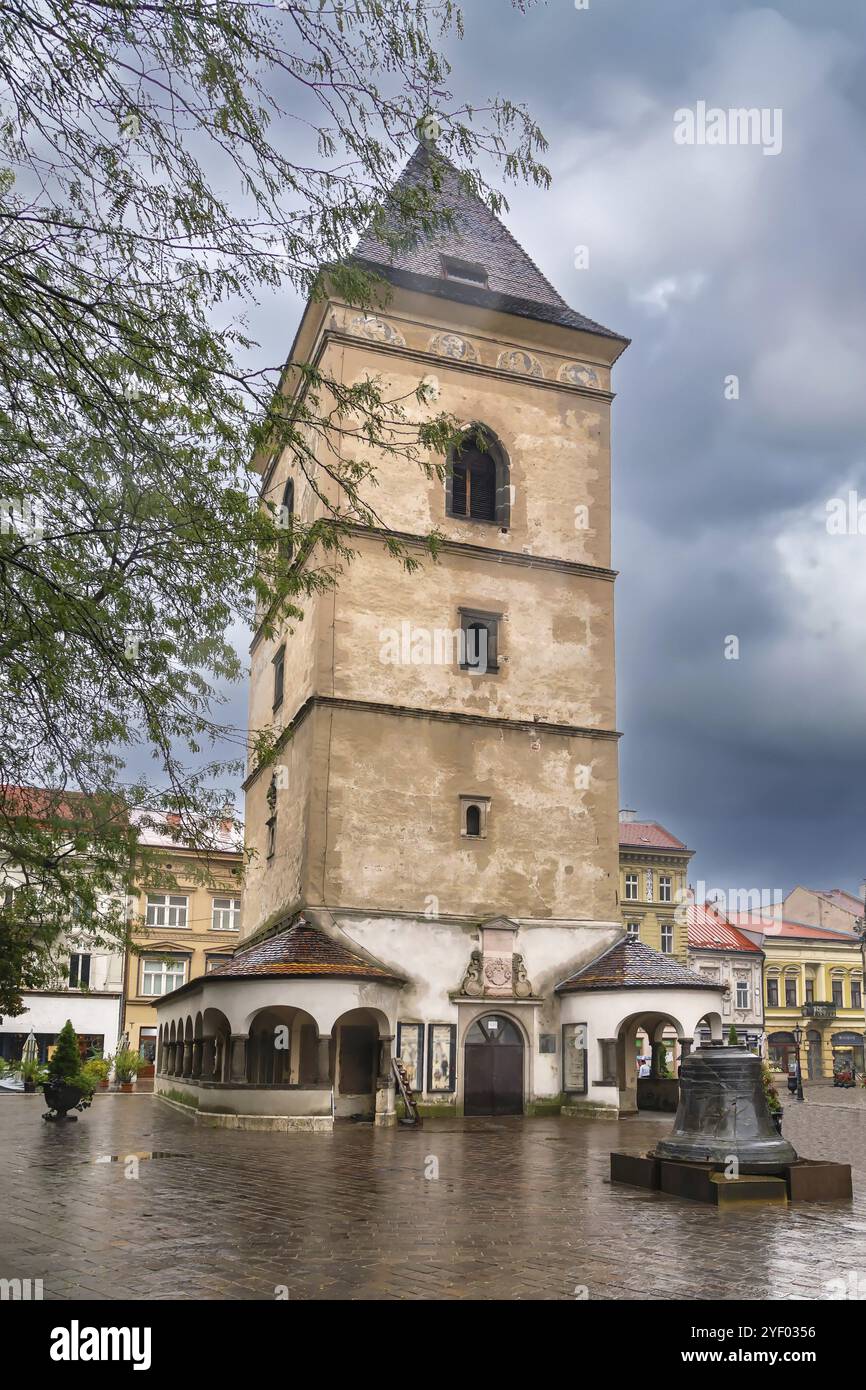 Der Stadtturm in Kosice, Slowakei, ist ursprünglich ein gotischer prismatischer campanile Stockfoto