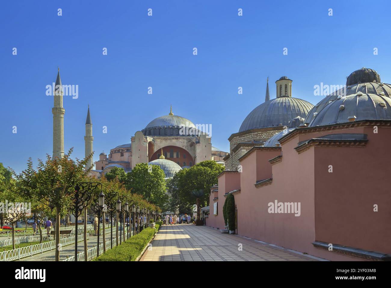 Hagia Sophia ist eine ehemalige orthodoxe Patriarchalbasilika, später eine Moschee und heute ein Museum in Istanbul, Türkei, Asien Stockfoto