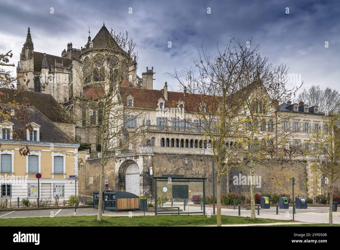 Blick auf die Abtei Saint-Germain in Auxerre, Frankreich, Europa Stockfoto