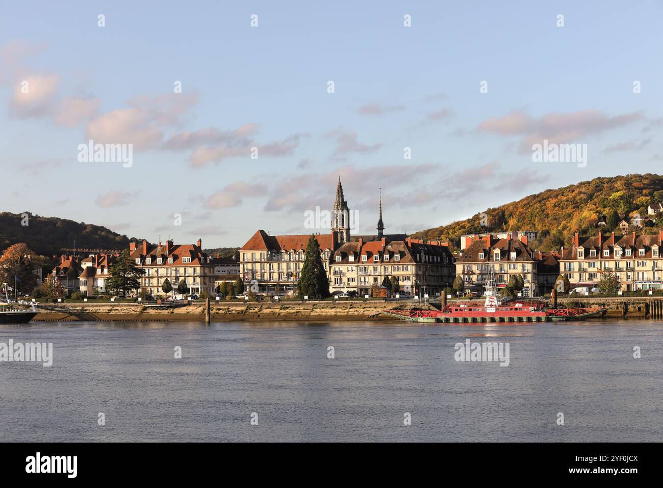 Caudebec-en-Caux im Herbst über die seine, Normandie, Frankreich Stockfoto