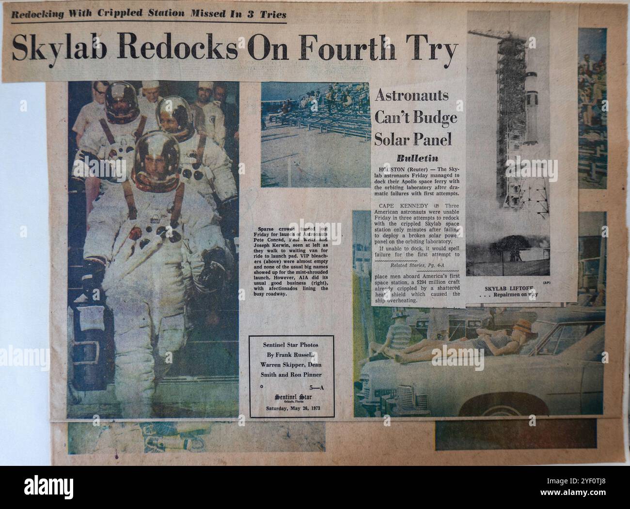 1973 Scrapbook-Seite mit Zeitungsausschnitten über eine Skylab Mission, FL, USA Stockfoto