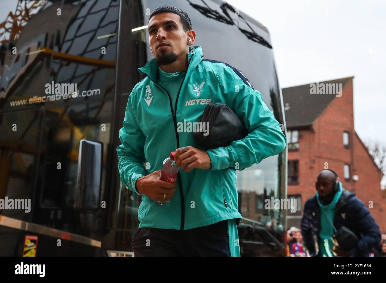 Wolverhampton, Großbritannien. November 2024. Daniel Muñoz von Crystal Palace kommt vor dem Premier League-Spiel Wolverhampton Wanderers gegen Crystal Palace in Molineux, Wolverhampton, Großbritannien, am 2. November 2024 (Foto: Gareth Evans/News Images) in Wolverhampton, Großbritannien, am 11.2.2024. (Foto: Gareth Evans/News Images/SIPA USA) Credit: SIPA USA/Alamy Live News Stockfoto