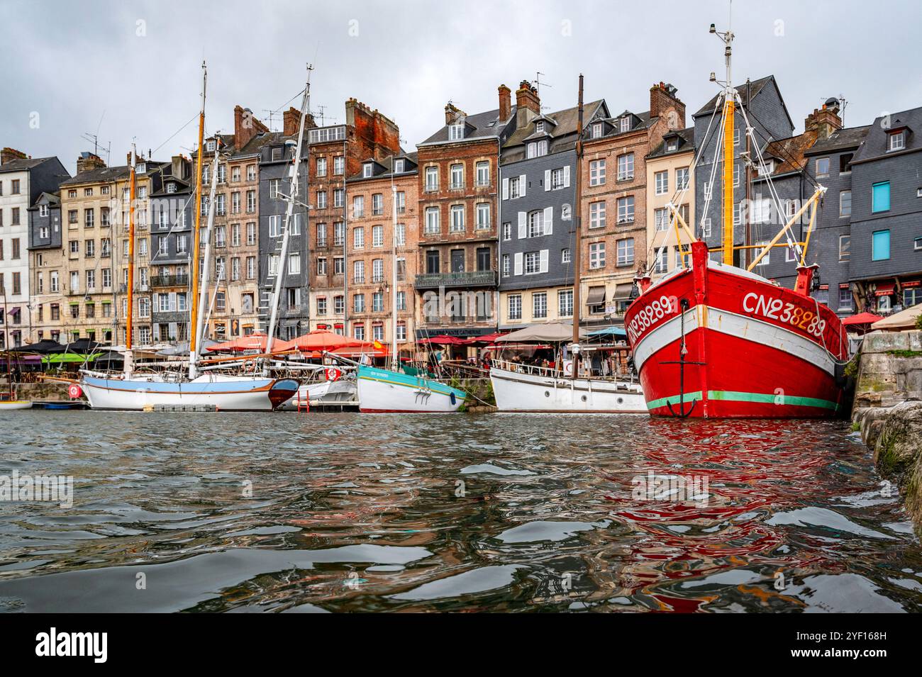 Das vieux-bassin des Hafens von Honfleur, der Hafen von Honfleur, an der Côte de Grace, Normandie, Frankreich Stockfoto