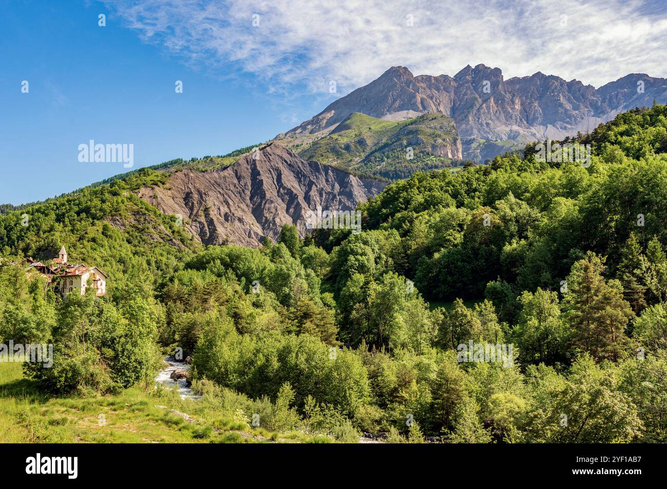 Alpenlandschaft des Var-Tals bei Entraunes, Alpes-Maritimes, Frankreich Stockfoto