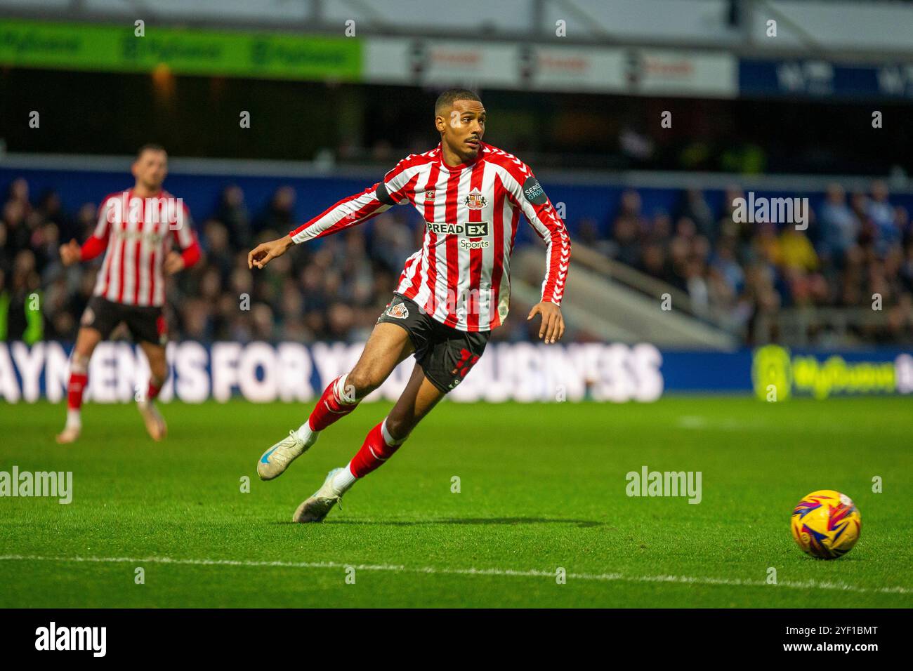 Luke O’Nien aus Sunderland am Samstag, den 2. November 2024, im Loftus Road Stadium in London beim Sky Bet Championship-Spiel zwischen den Queens Park Rangers und Sunderland. (Foto: David Watts | MI News) Credit: MI News & Sport /Alamy Live News Stockfoto