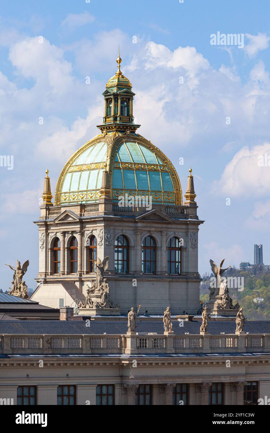 Das Nationalmuseum (Národní Muzeum) befindet sich auf dem Wenzelsplatz in der Prager Innenstadt und ist das größte Museum der Tschechischen Republik. Stockfoto