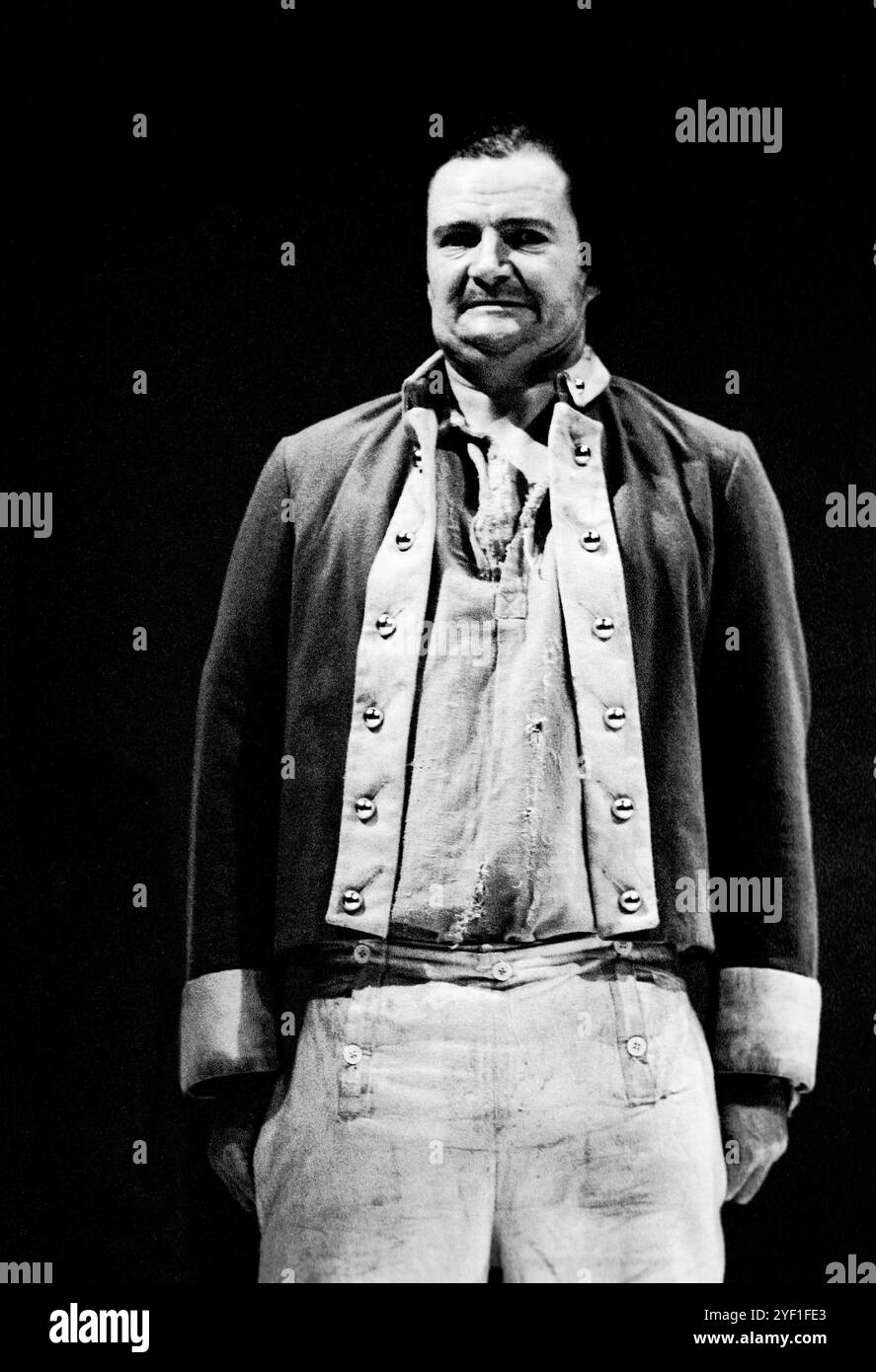 Jim Broadbent (Midshipman Harry Brewer, RM) in OUR COUNTRY's GOOD von Timberlake Wertenbaker am Royal Court Theatre, London SW1 09/09/1988 basierend auf „The Playmaker“ von Thomas Keneally Design: Peter Hartwell Beleuchtung: Jenny Cane Regie: Max Stafford-Clark Stockfoto