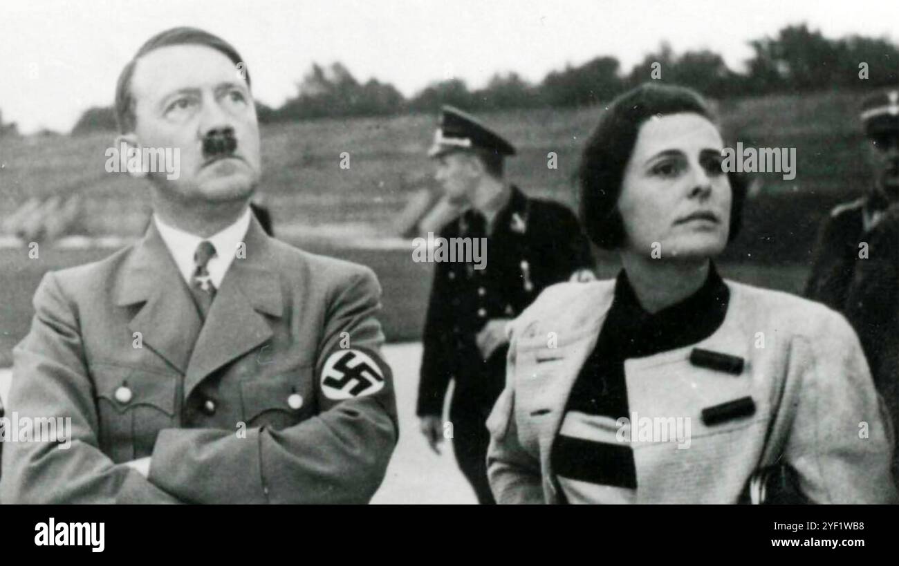 LENI RIEFENSTAHL mit Adolf Hitler während der Triumph des Testaments 1935 Stockfoto