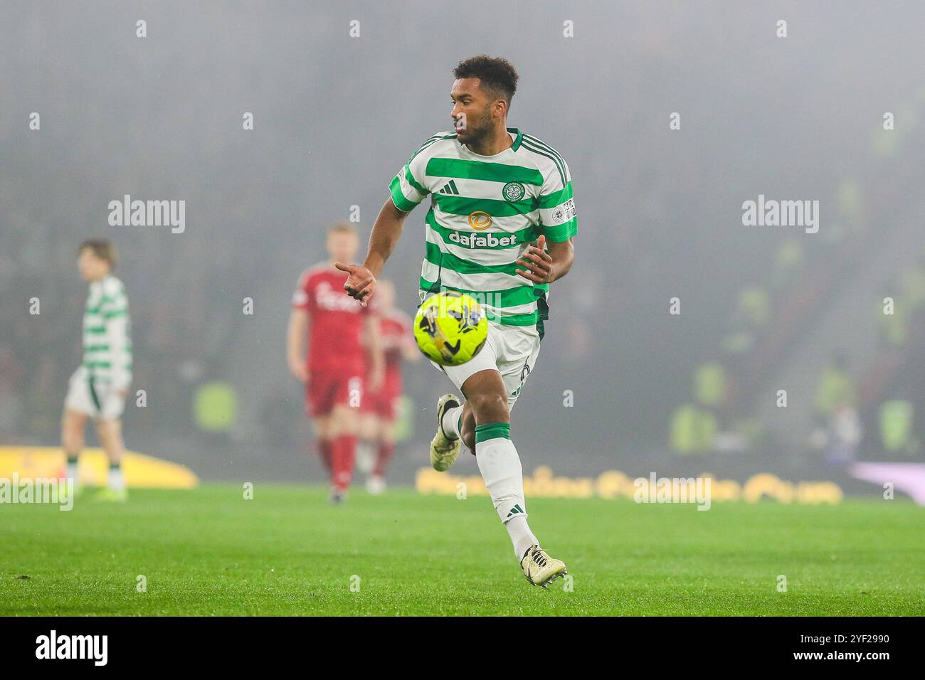 Glasgow, Großbritannien. November 2024. Das erste Halbfinale des Premier Sports Cup zwischen Celtic FC und Aberdeen FC waas fand im Hampden Park in Glasgow, Schottland, Großbritannien statt. Das Ergebnis war Celtic 6:0 Aberdeen. Celtic geht ins Finale. Die Tore wurden von C. Carter-Vickers (29')Tor 29 Minuten, K. Furuhashi (32')Tor 32 Minuten, D. Maeda (40', 49', 85')Tor 40 Minuten, Tor 49 Minuten, Tor 85 Minuten N. Kuhn (59') Credit: Findlay/Alamy Live News Stockfoto