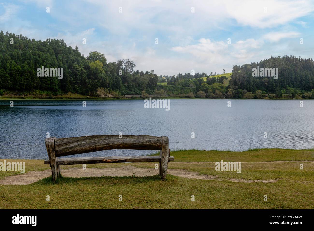 Das vulkanische Herz von São Miguel liegt in der Nähe des Dorfes Furnas, wo dampfende Fumarolen und sprudelnde Schlammtöpfe, die lokal als caldeiras bekannt sind, absteigen Stockfoto