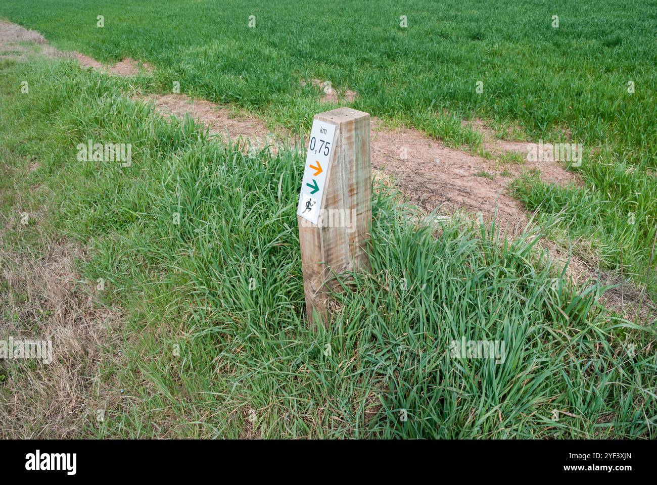 Wegmeilenmarkierung, Wegmeilenmarkierung 0,75 km, Katalonien, Spanien Stockfoto