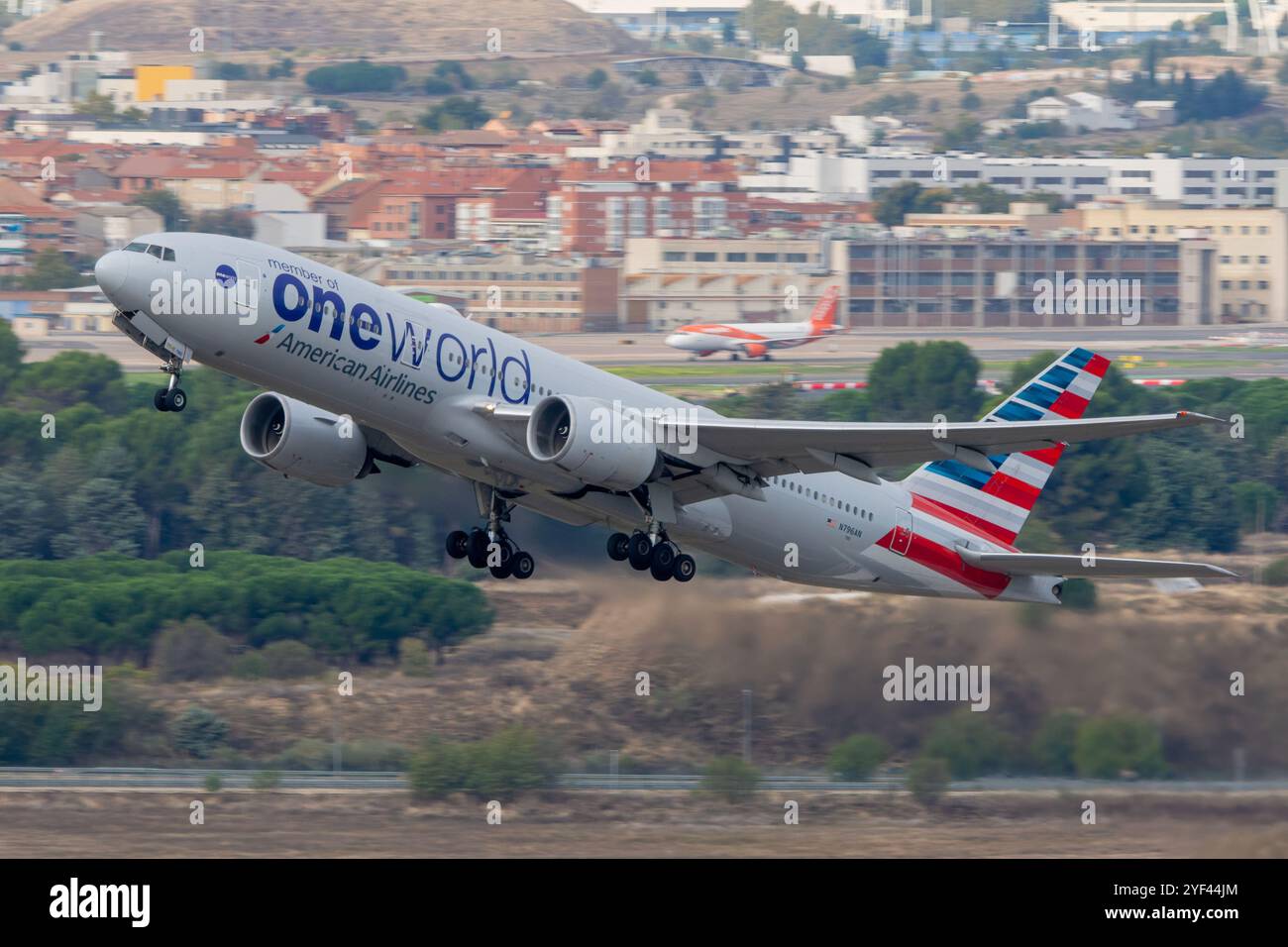 Flughafen Madrid Barajas. American Airlines Boeing 777 Flugzeug. Stockfoto