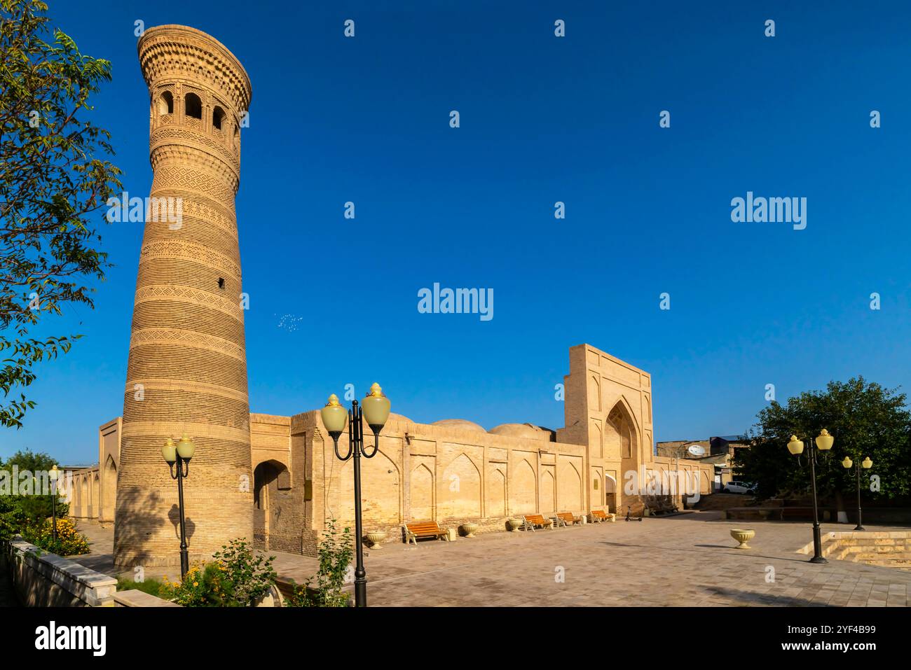 Das Khoja Gaukushan Ensemble, Buchara, Usbekistan, ist einer der größten architektonischen Komplexe im Zentrum von Buchara. Usbekistan. Der Name Gaukushan m Stockfoto Das Khoja Gaukushan Ensemble, Buchara, Usbekistan, ist einer der größten architektonischen Komplexe im Zentrum von Buchara. Usbekistan. Der Name Gaukushan m Stockfoto