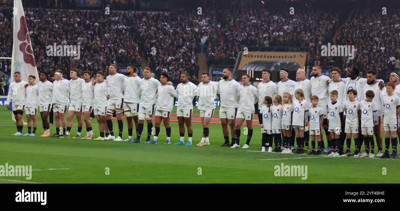 London, Großbritannien. November 2024. England Team vor dem Start beim Autumn Nations Series International Rugby zwischen England und Neuseeland im Allianz Stadion, Twickenham, London am 02. November 2024 Credit: Action Foto Sport/Alamy Live News Stockfoto