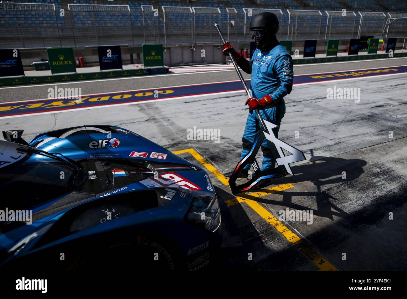 Alpine Endurance Team, Mechaniker, Mecanicien, Porträt beim Rookie Test der FIA World Endurance Championship 2024 am 3. November 2024 auf dem Bahrain International Circuit in Sakhir, Bahrain Stockfoto