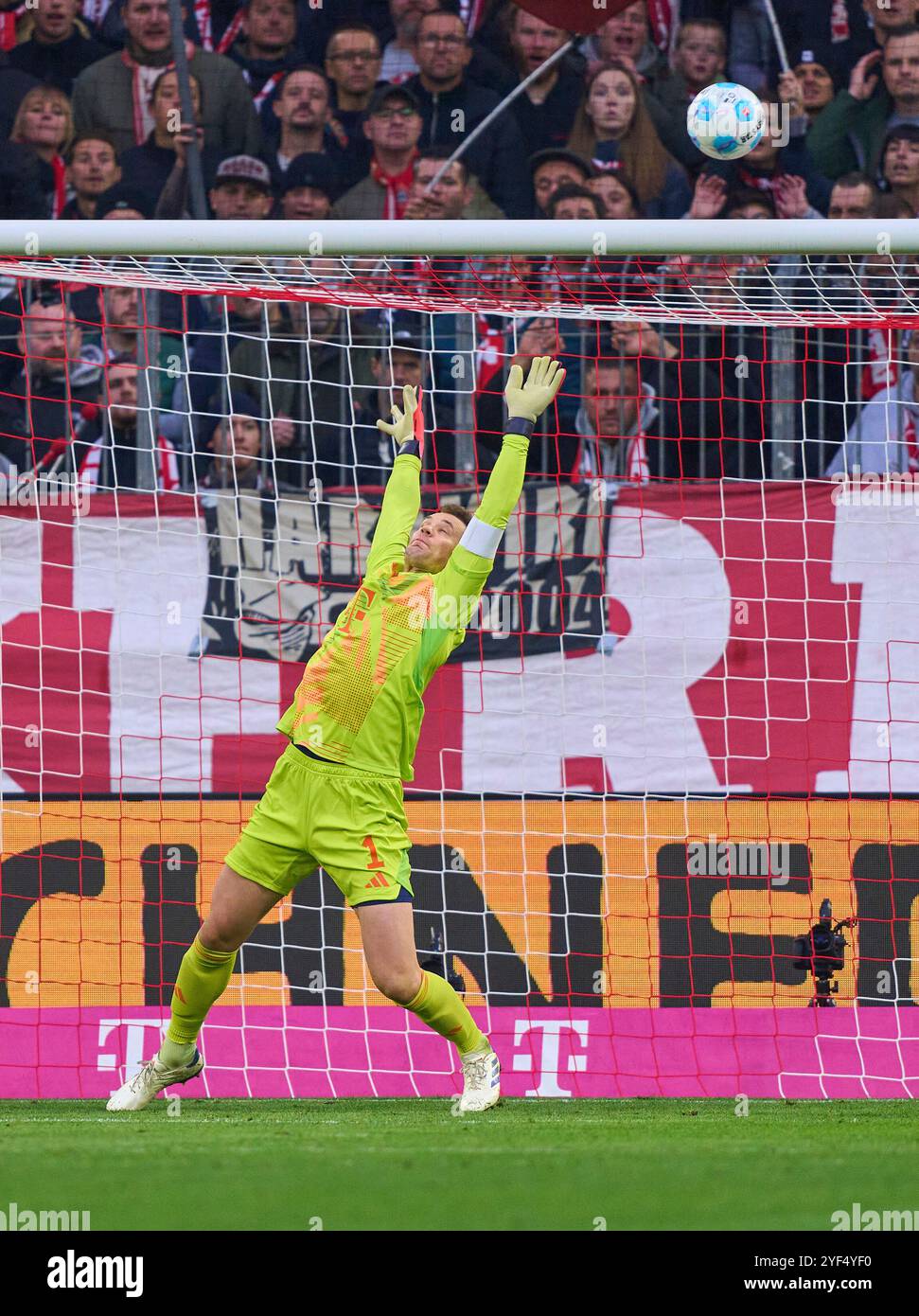 Manuel NEUER, Torhüter FCB 1 verteidigt im Spiel FC BAYERN MÜNCHEN - 1. FC UNION BERLIN 3-0 am 2. November 2024 in München. Saison 2024/2025, 1.Bundesliga, FCB, München, Spieltag 9, 9.Spieltag-Fotograf: ddp-Bilder / STAR-Bilder - DFL-VORSCHRIFTEN VERBIETEN JEDE VERWENDUNG VON FOTOGRAFIEN als BILDSEQUENZEN und/oder QUASI-VIDEO - Stockfoto